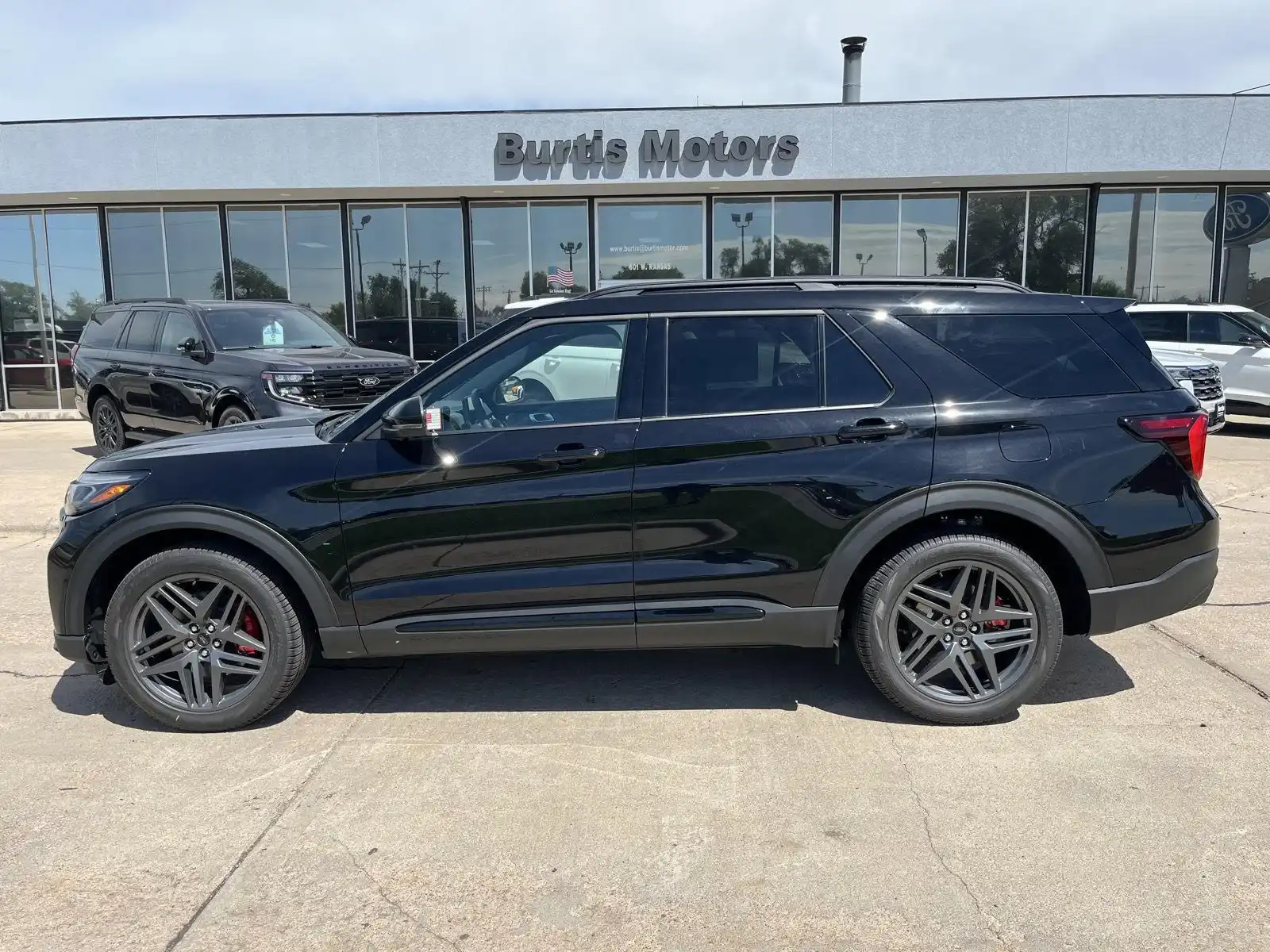 2026 Ford Explorer ST 4WD's photo