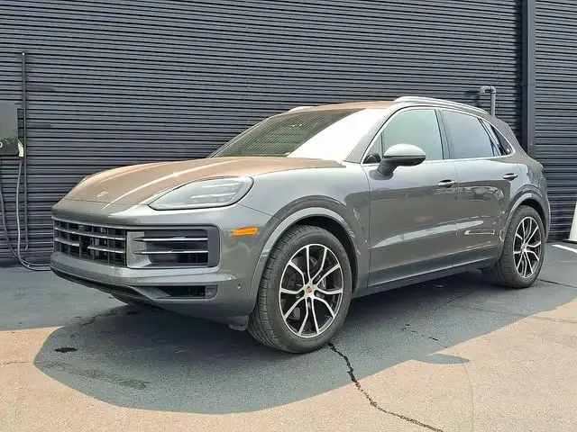 2026 Porsche Cayenne Base photo 1