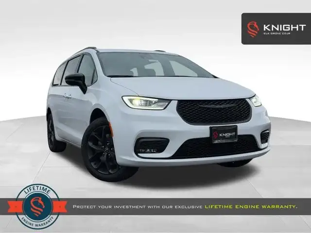 2026 Chrysler Pacifica Select AWD photo 1