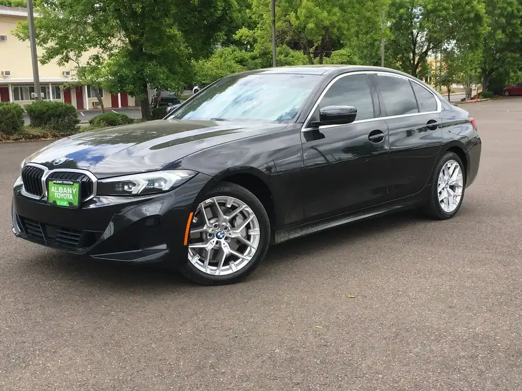 2025 BMW 3 Series 330i xDrive Sedan's photo