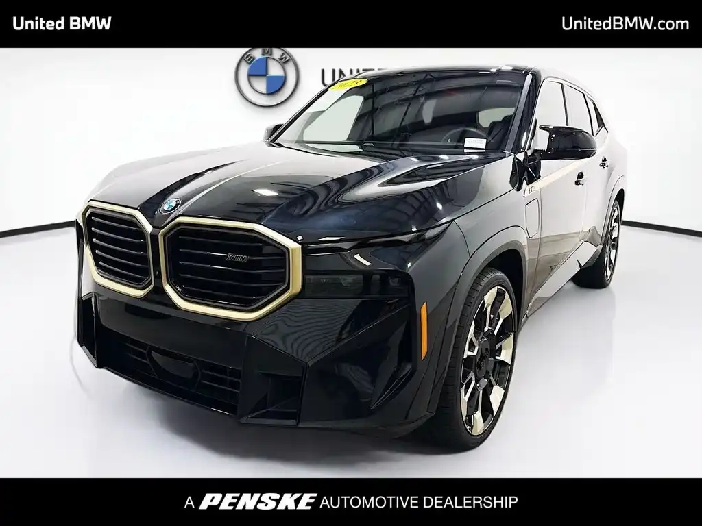 2023 BMW XM Base's photo