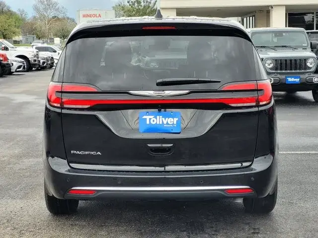 2026 Chrysler Pacifica Select photo 5