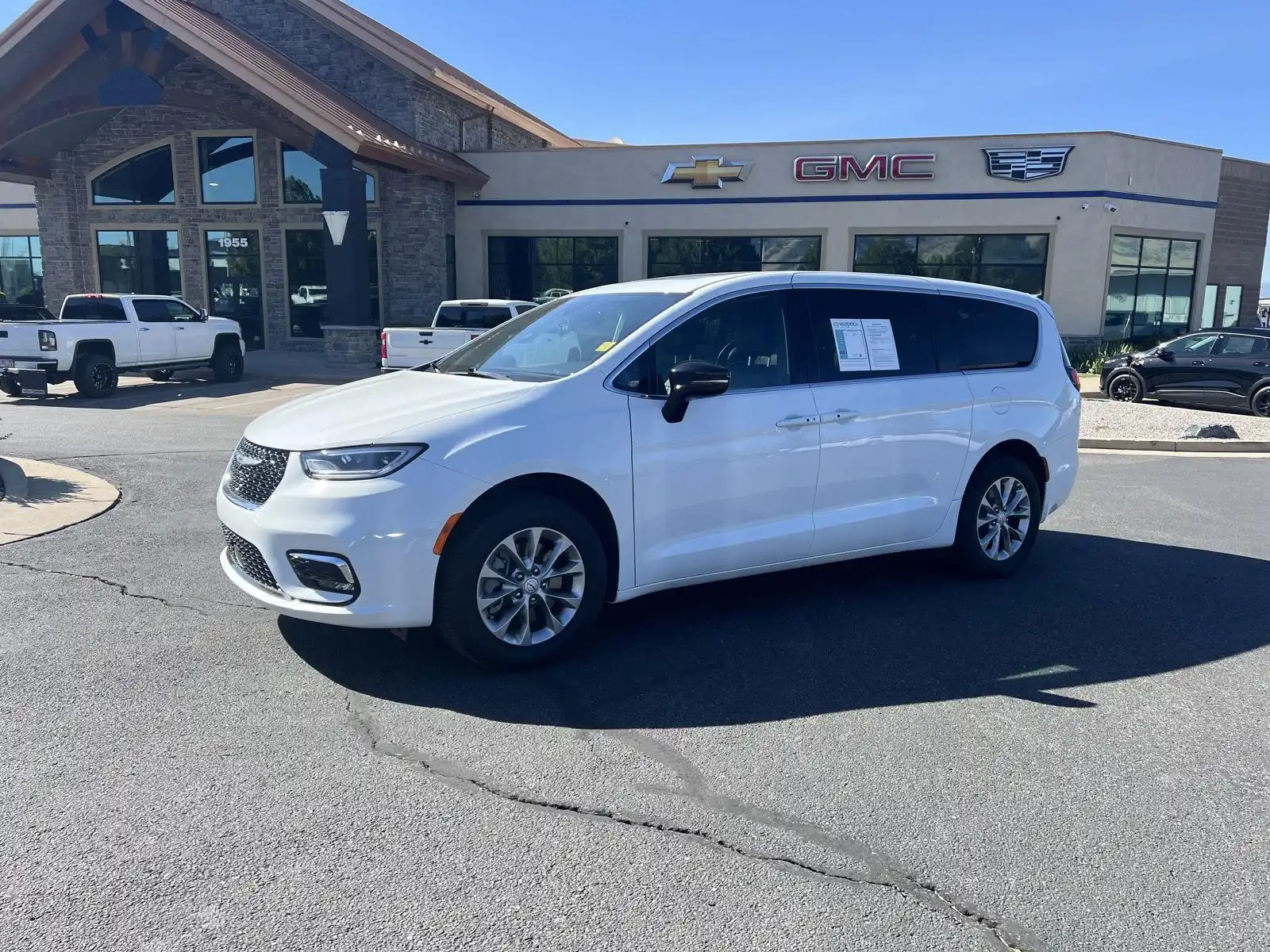 2026 Chrysler Pacifica Limited AWD's photo