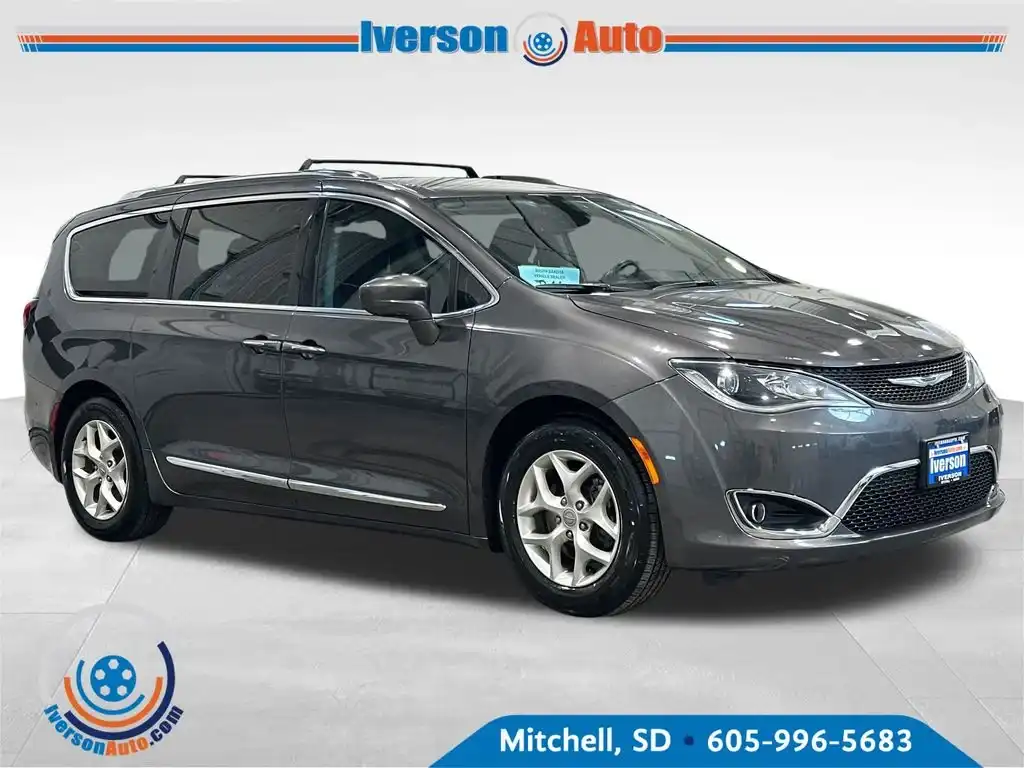 2020 Chrysler Pacifica Touring L's photo