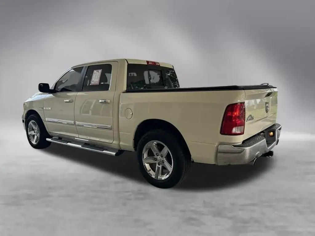 2010 RAM 1500 SLT Crew Cab photo 4
