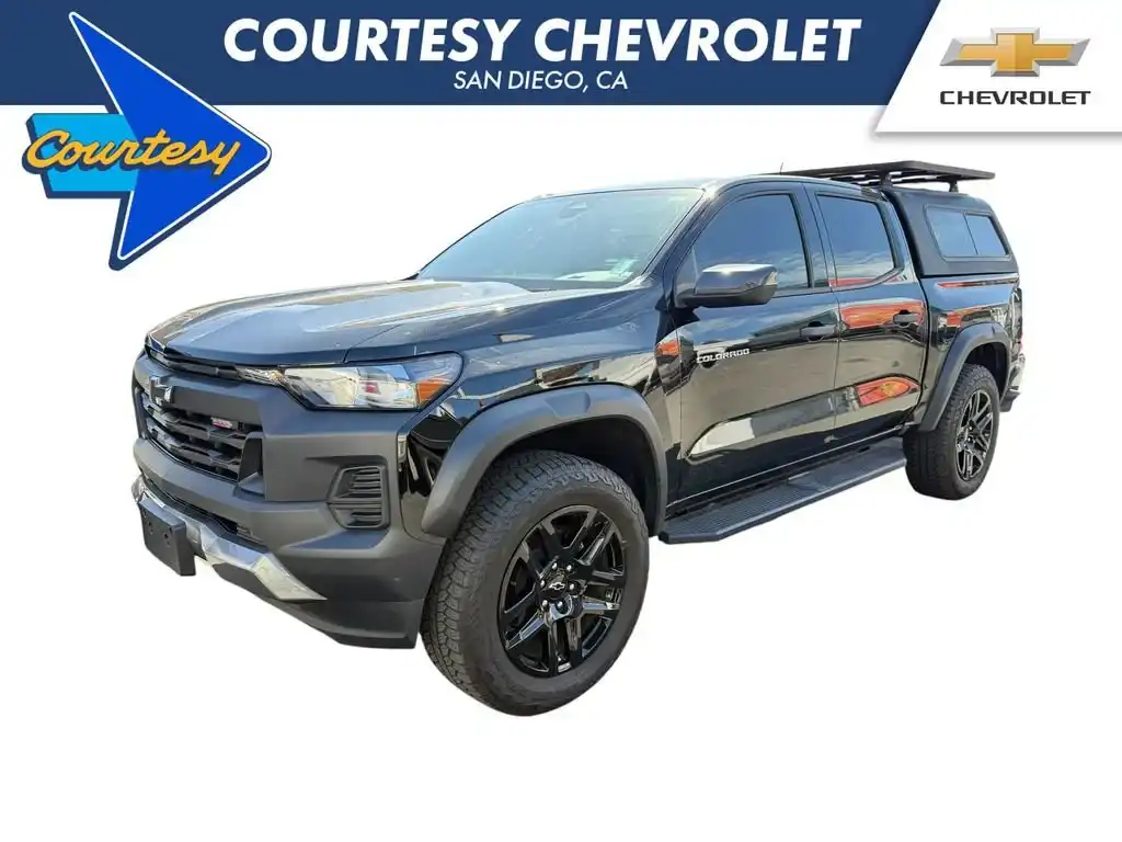 2025 Chevrolet Colorado 4WD Crew Cab Short Box Trail Boss's photo
