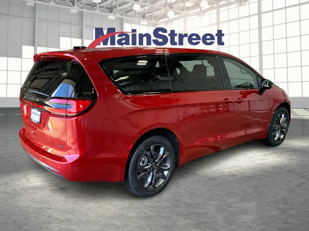 2026 Chrysler Pacifica Select AWD photo 5