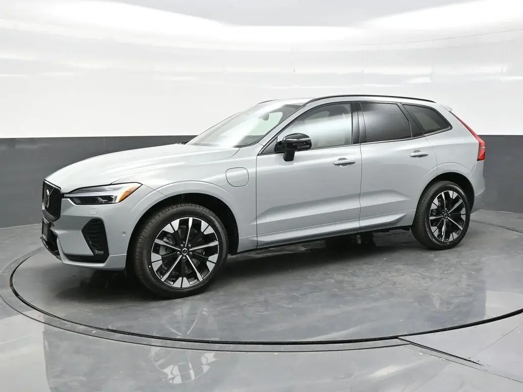 2026 Volvo XC60 T8 Plus Dark AWD photo 3