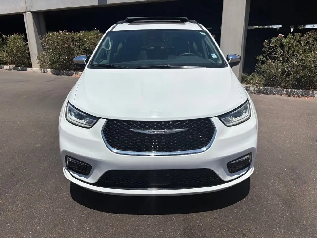 2023 Chrysler Pacifica Limited photo 5