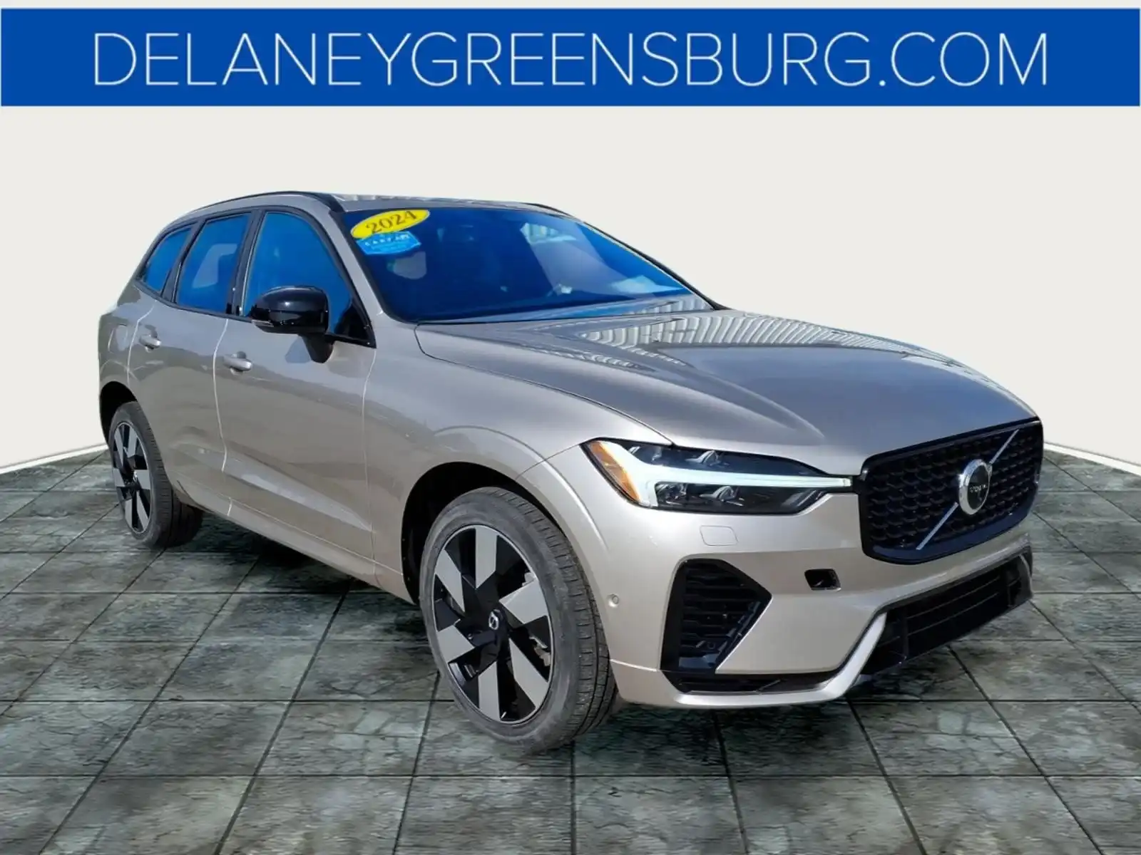 2024 Volvo XC60 T8 Plus Dark Theme AWD's photo