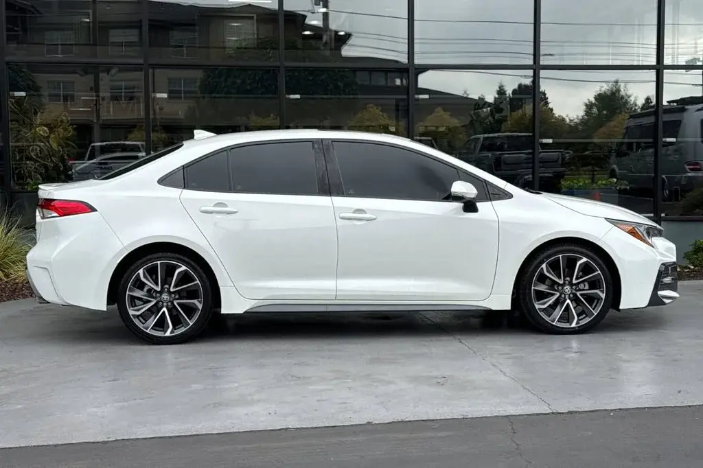 2020 Toyota Corolla SE AT photo 3