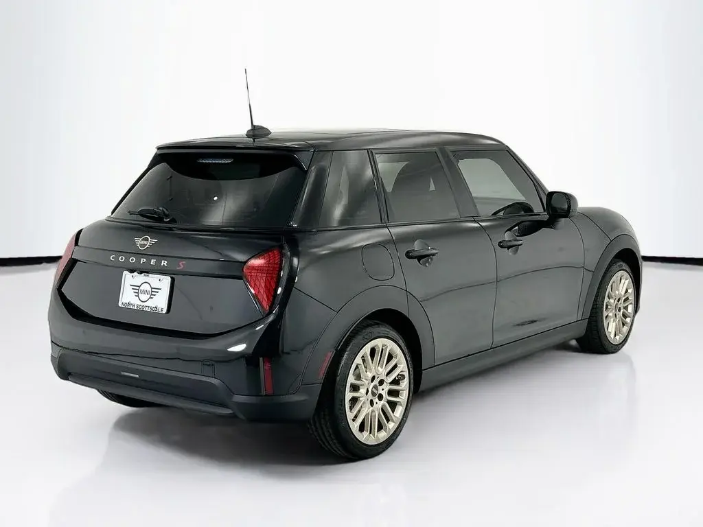 2026 MINI Hardtop Cooper S Signature photo 5