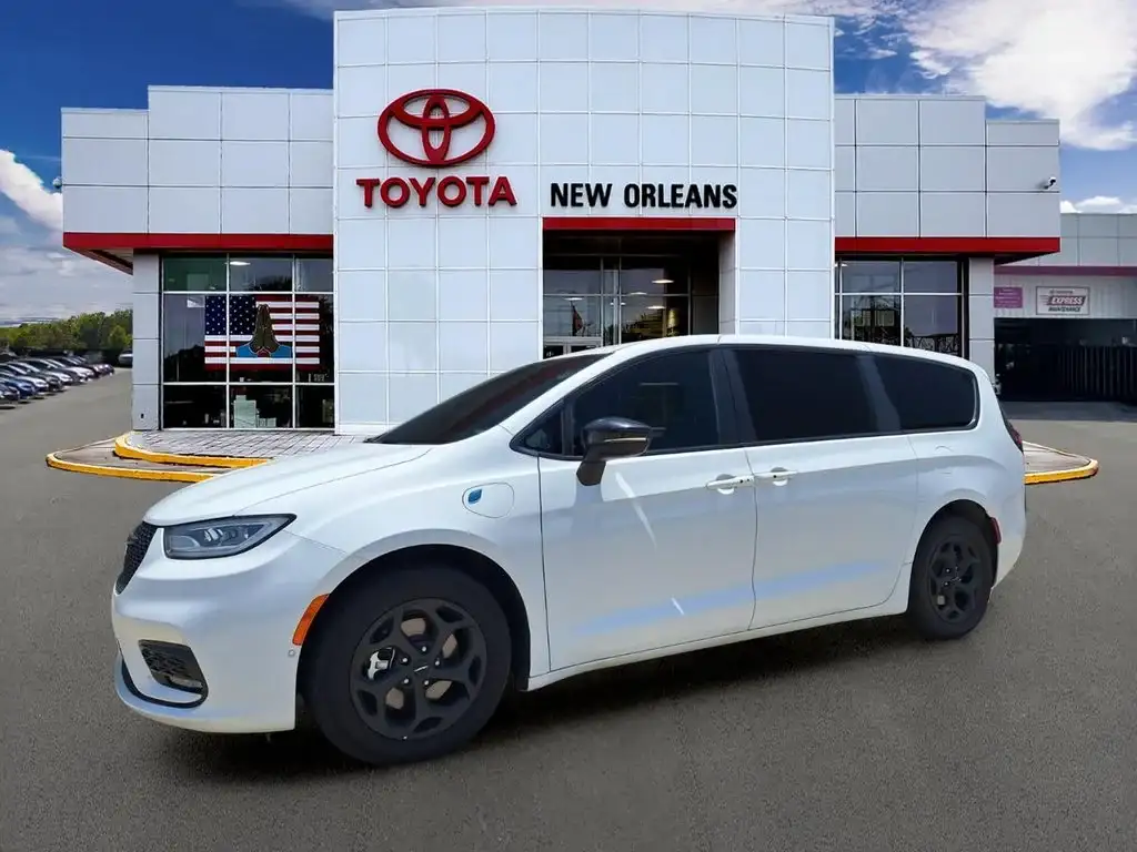 2024 Chrysler Pacifica Hybrid Select S-Appearance PHEV's photo