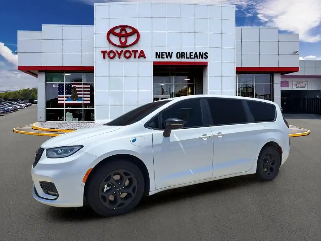 2024 Chrysler Pacifica Hybrid Select S-Appearance PHEV's photo