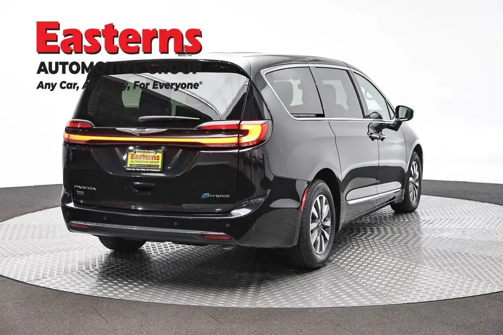 2023 Chrysler Pacifica Hybrid Limited Hybrid photo 5