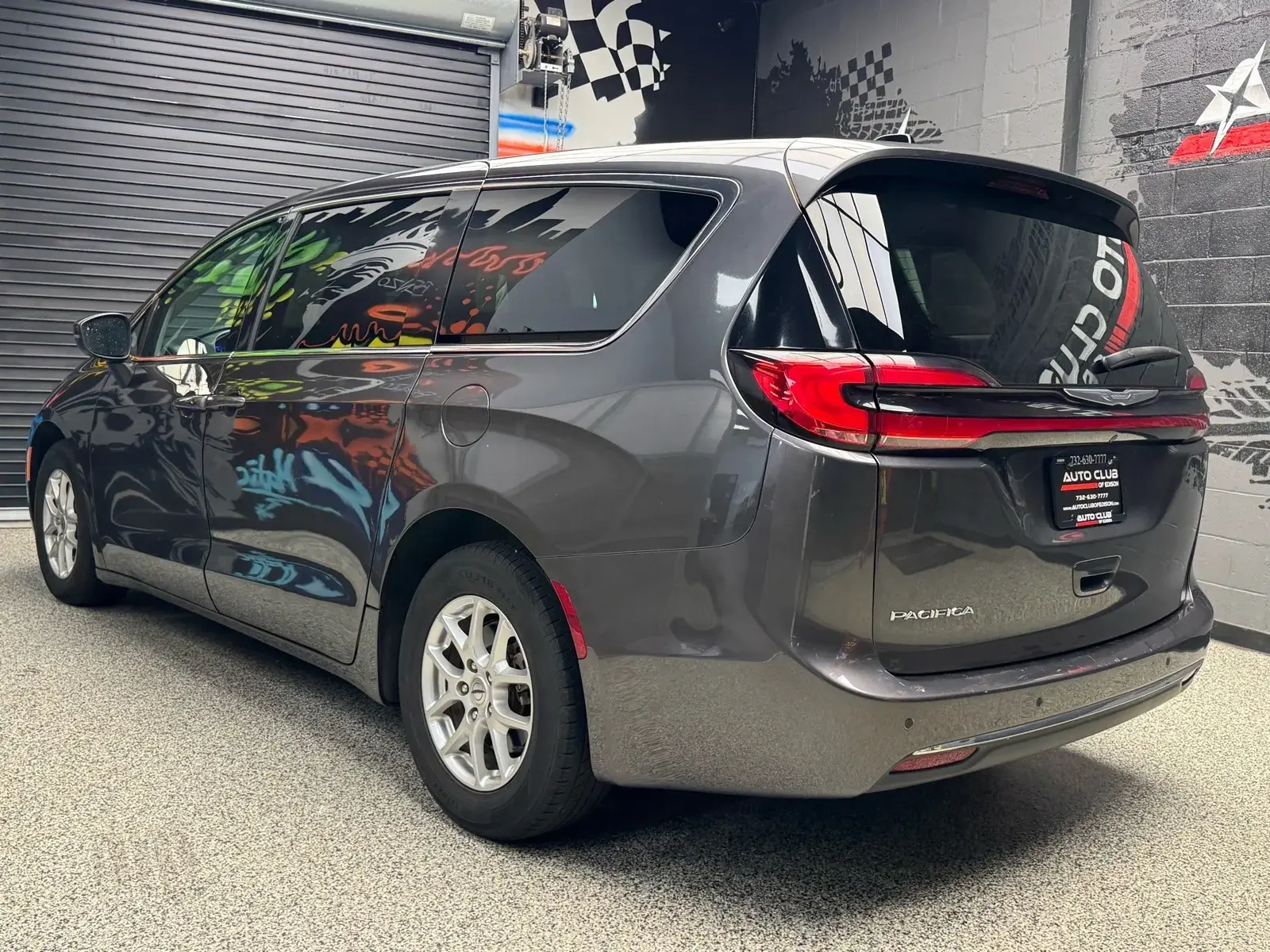 2023 Chrysler Pacifica Touring L photo 4