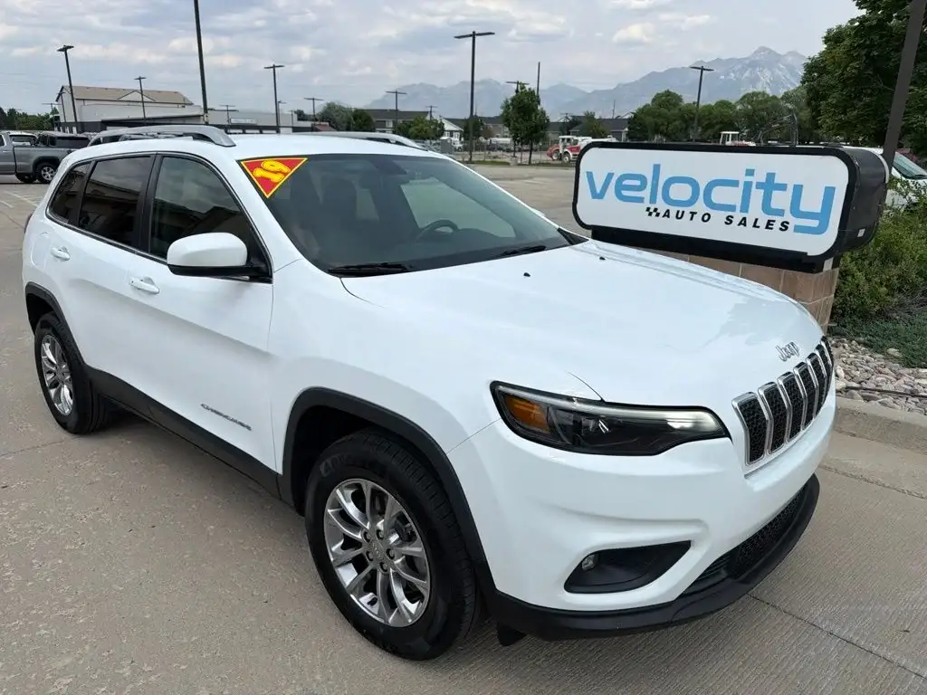 2019 Jeep Cherokee Latitude Plus 4X4 photo 1