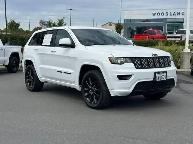 2020 Jeep Grand Cherokee Altitude 4WD's photo