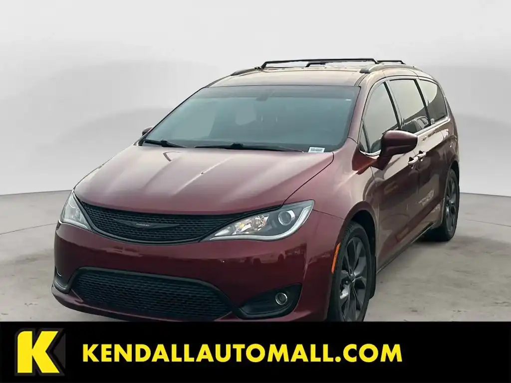 2020 Chrysler Pacifica Touring L Plus's photo