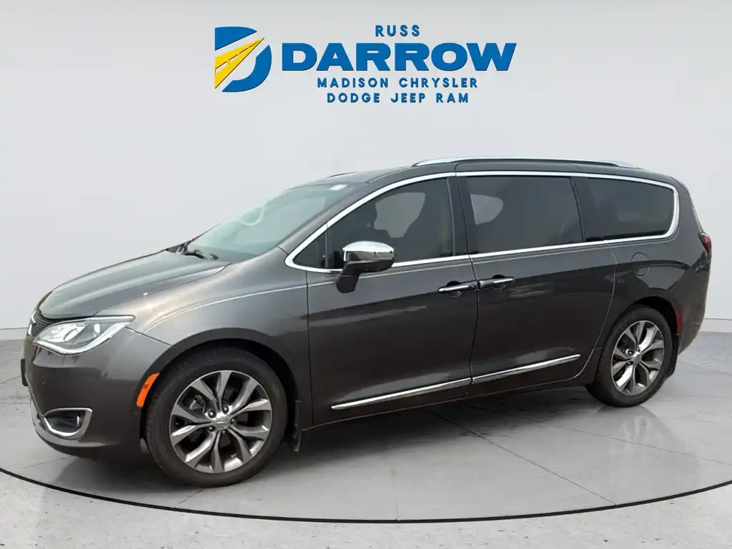 2019 Chrysler Pacifica Limited's photo