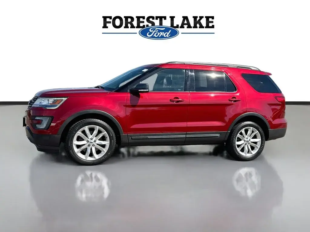 2017 Ford Explorer XLT 4WD photo 4