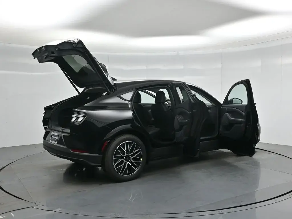 2026 Ford Mustang-Mach-e Premium photo 5