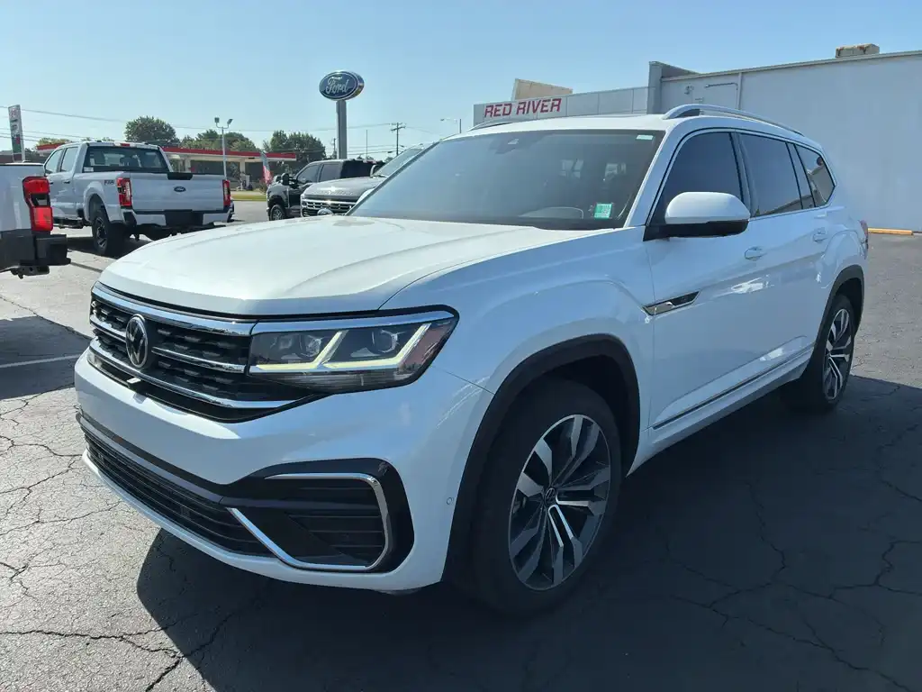 2023 Volkswagen Atlas 3.6L SEL Premium R-Line 4MOTION's photo