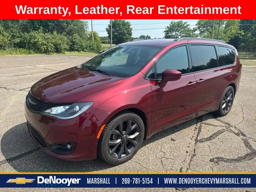 2018 Chrysler Pacifica Touring L Plus's photo