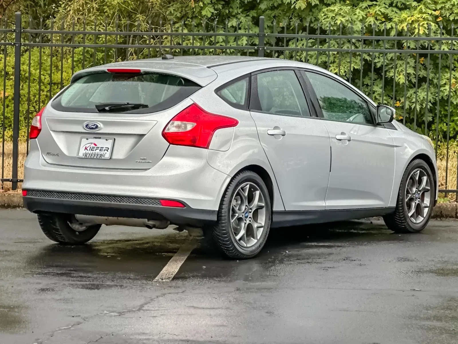2013 Ford Focus SE Hatchback 5-Door photo 4