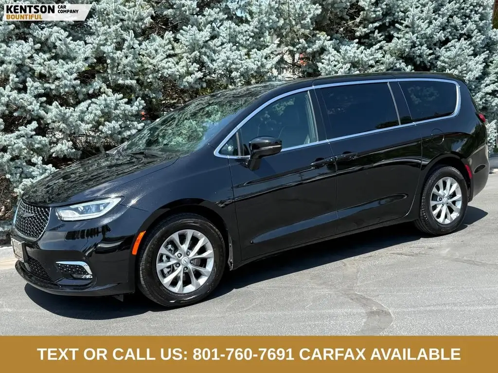 2026 Chrysler Pacifica Limited photo 1
