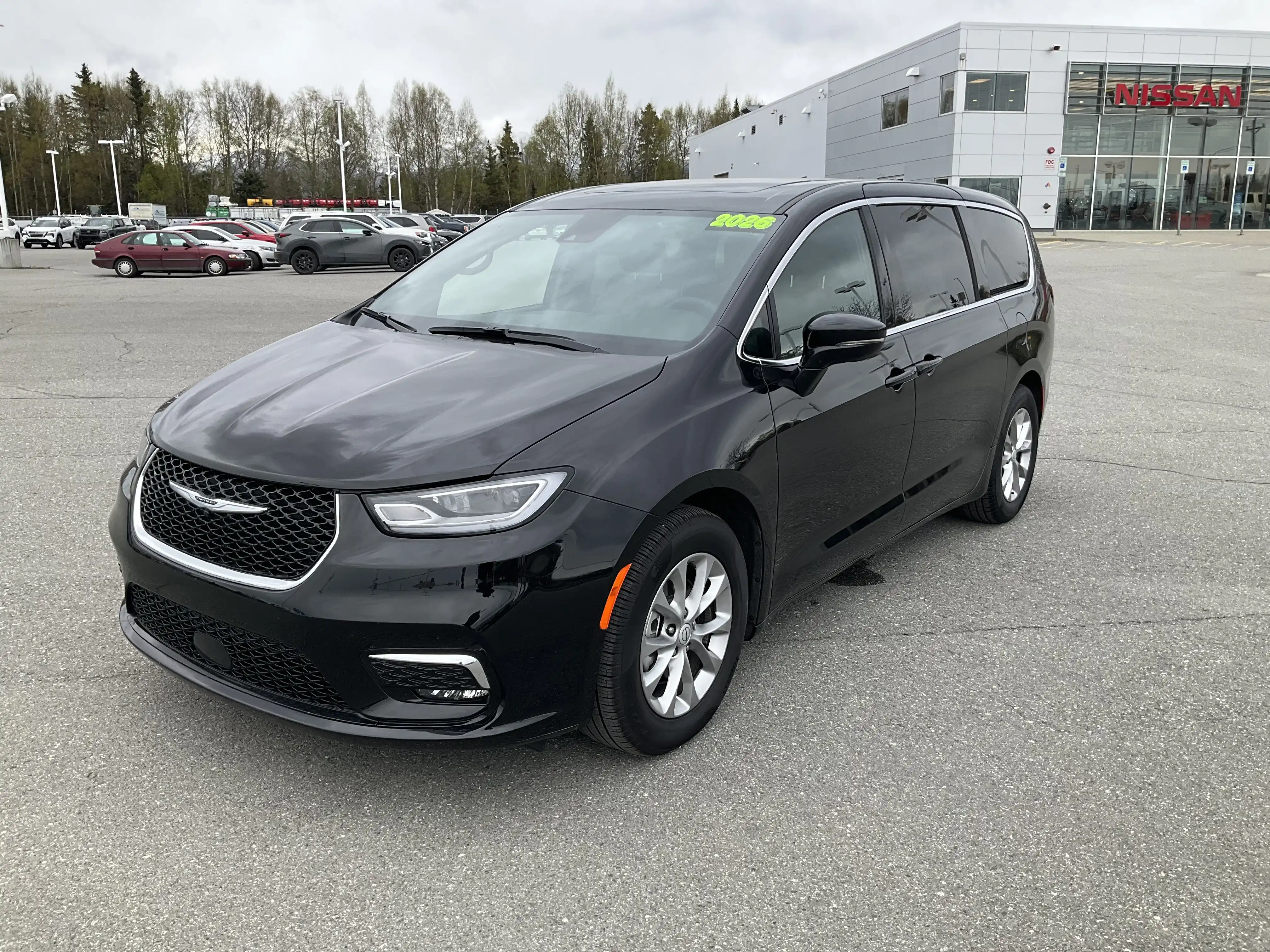 2026 Chrysler Pacifica Limited's photo