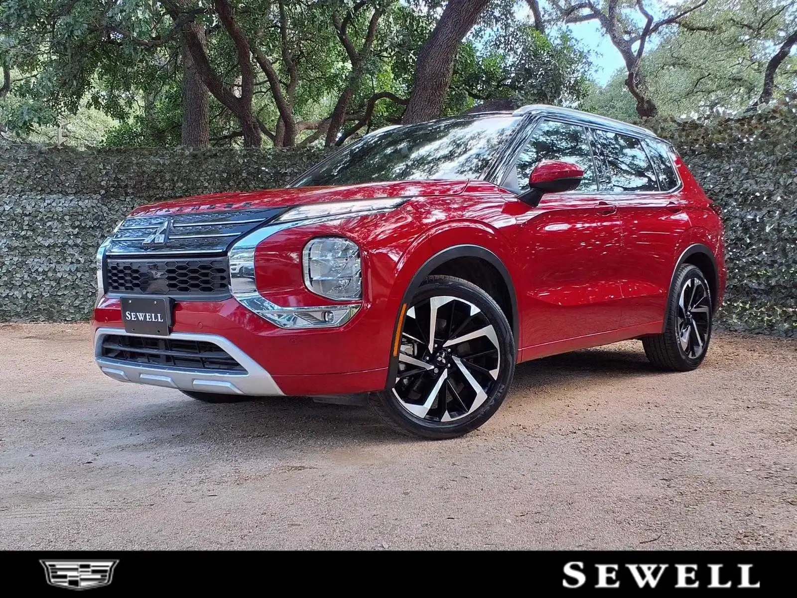 2023 Mitsubishi Outlander SEL 2WD's photo