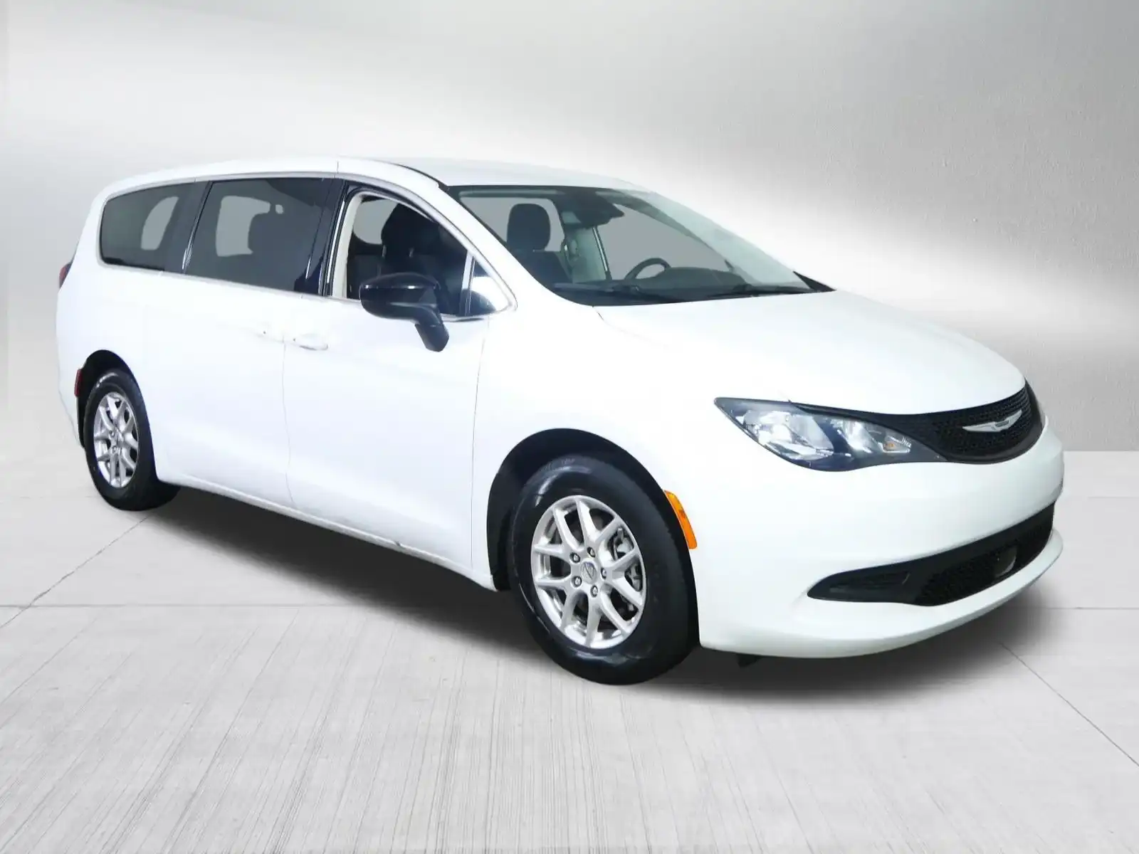 2024 Chrysler Voyager LX's photo