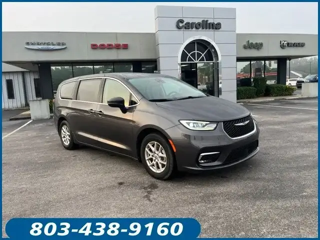 2023 Chrysler Pacifica Touring L photo 1