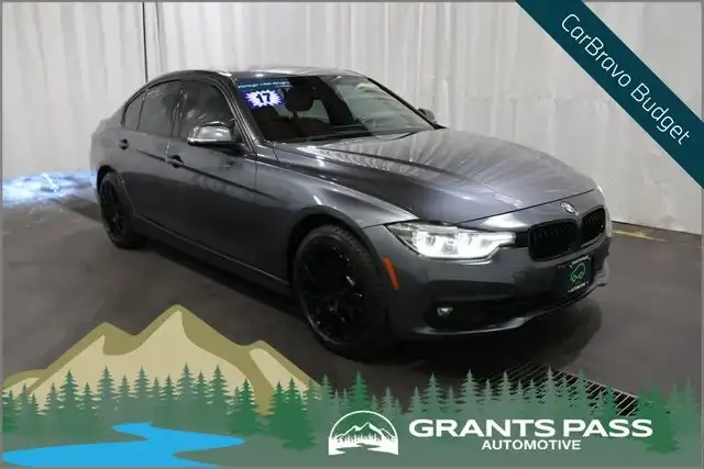 2017 BMW 3 Series 330i xDrive Sedan's photo