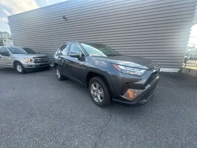 2025 Toyota RAV4 XLE FWD's photo