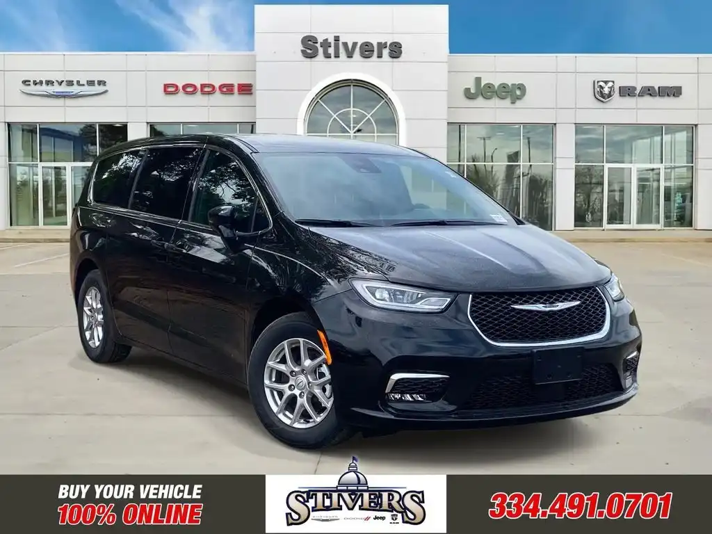 2026 Chrysler Pacifica Select's photo