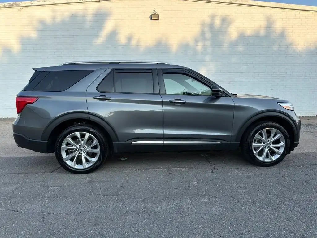 2022 Ford Explorer Platinum 4WD's photo