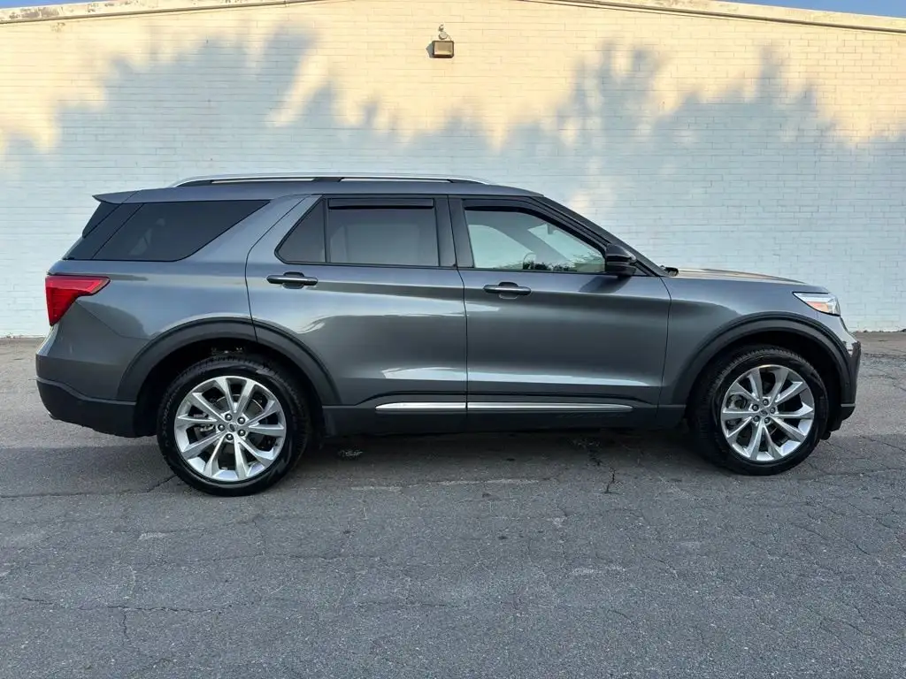 2022 Ford Explorer Platinum 4WD's photo