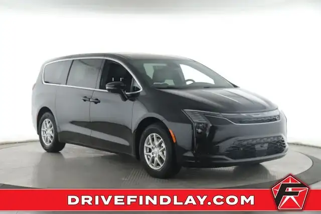 2027 Chrysler Pacifica Select's photo
