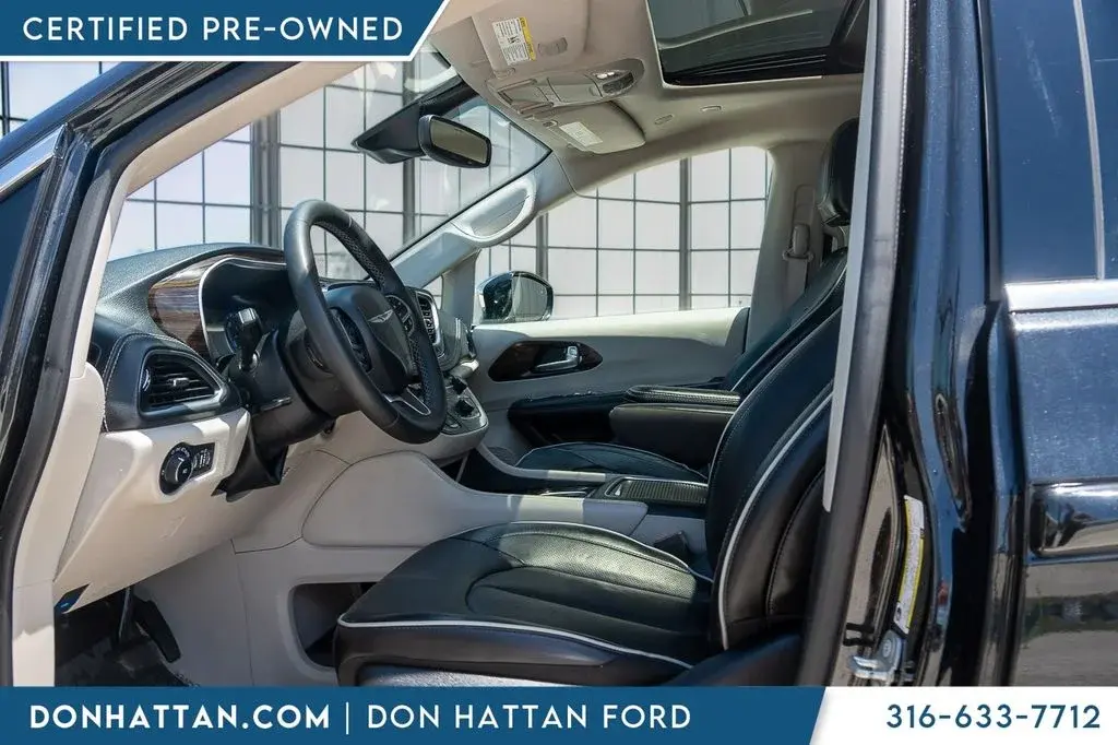 2023 Chrysler Pacifica Limited photo 3