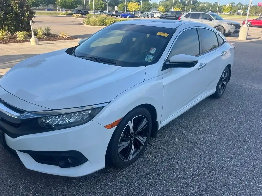 2018 Honda Civic Touring CVT's photo