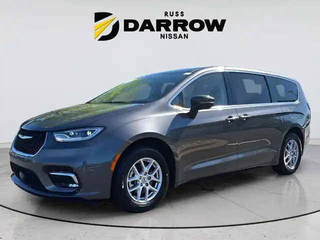 2023 Chrysler Pacifica Touring L's photo