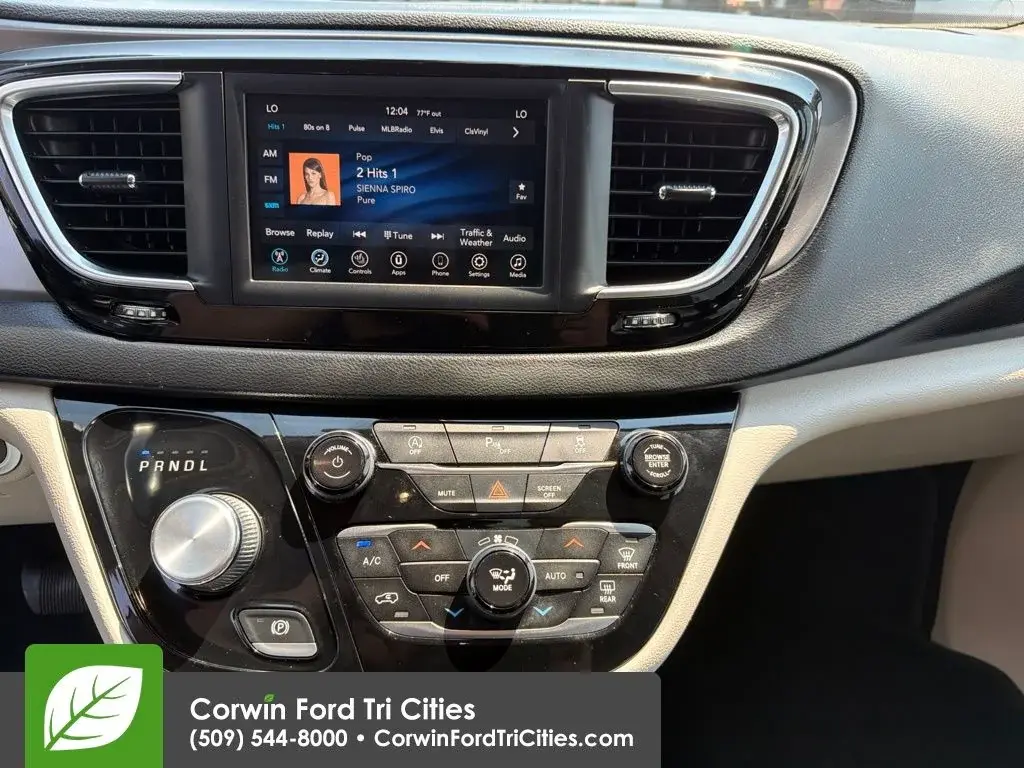 2020 Chrysler Pacifica Touring L photo 3
