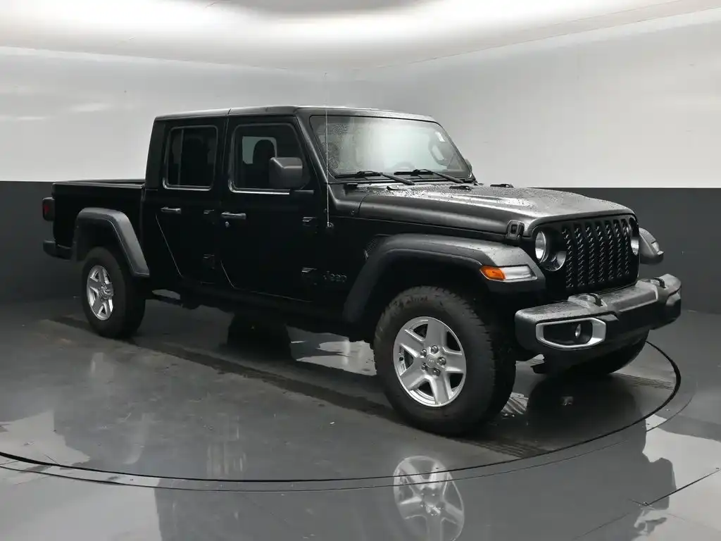 2023 Jeep Gladiator Sport S's photo