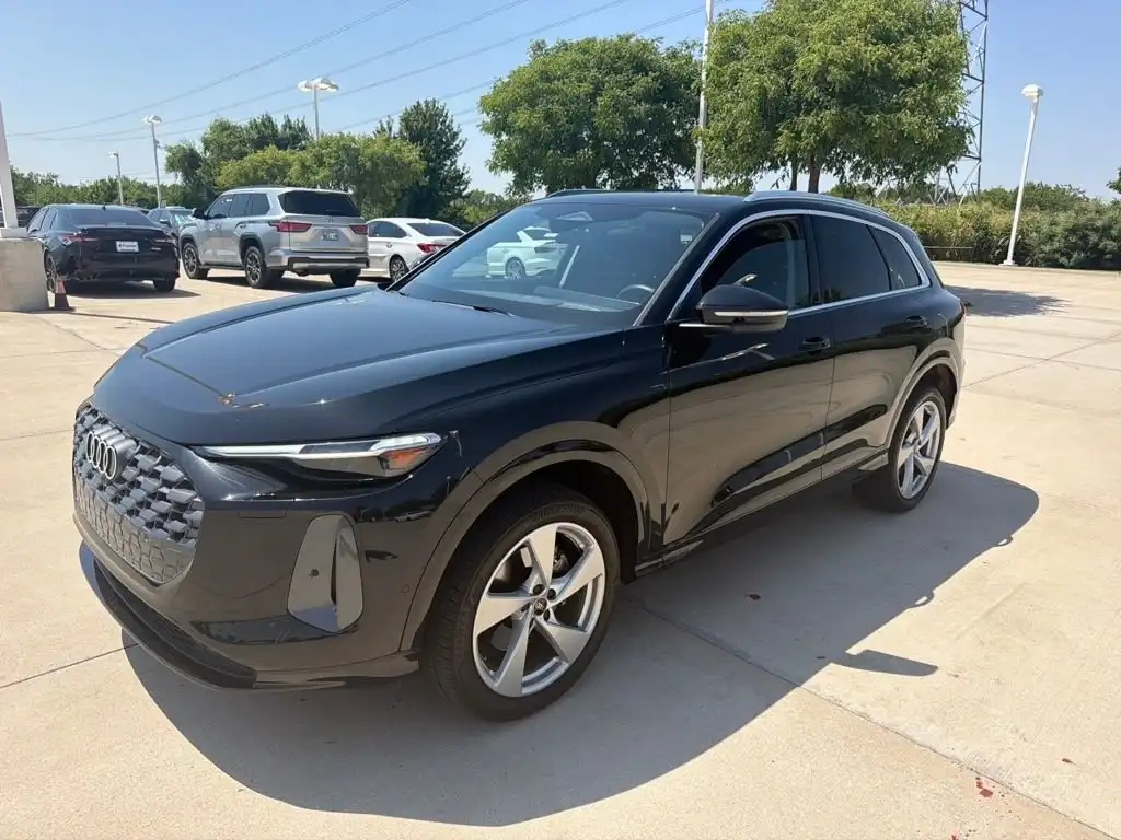 2025 Audi Q5 40 Premium Plus's photo