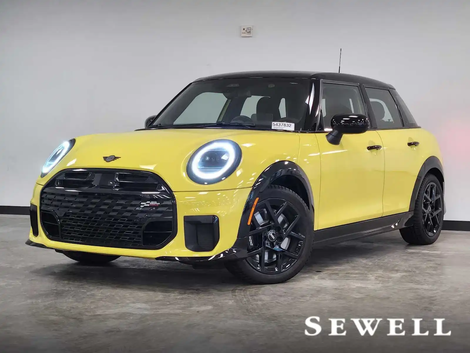 2026 MINI Hardtop Cooper S's photo