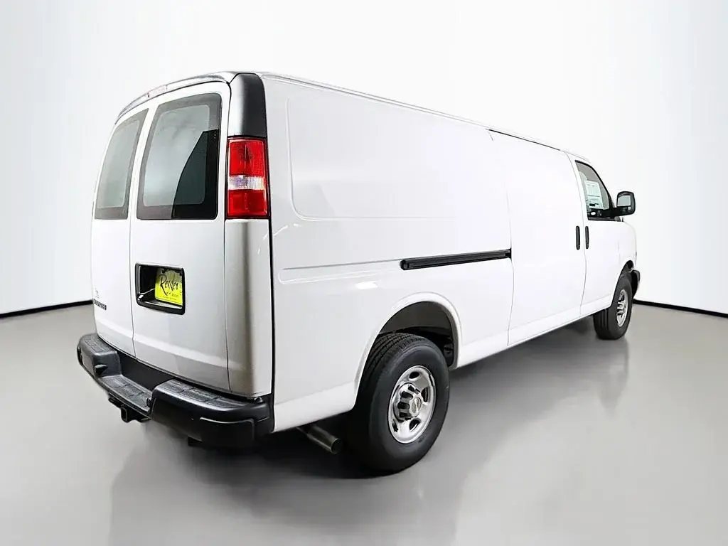 2026 Chevrolet Express 3500 Extended Work Van photo 5