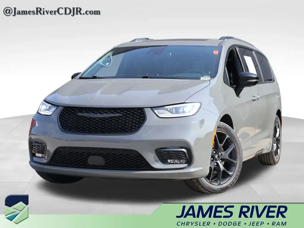 2025 Chrysler Pacifica Limited's photo