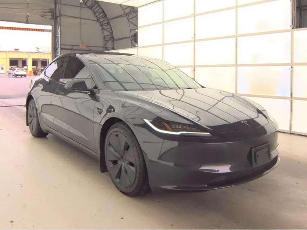2024 Tesla Model 3 Long Range AWD photo 4